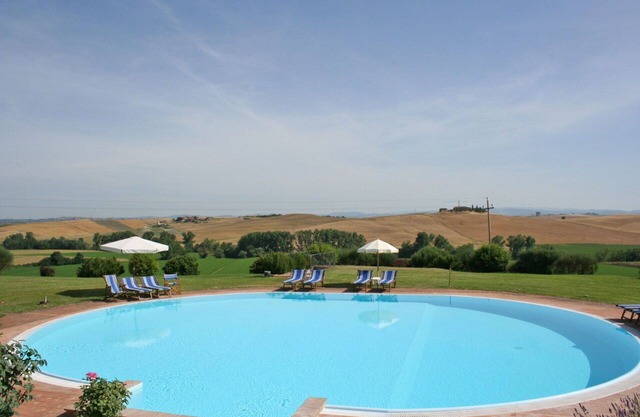 Gemütliche Wohnung für 2 Personen mit Pool, W-LAN, Panoramablick und Parkplatz, bei Siena