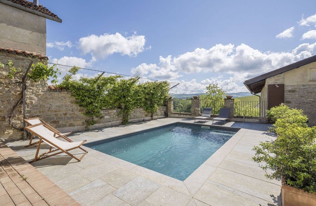 Schöne Wohnung für 4 Gäste mit Pool, W-LAN und TV, bei Alba