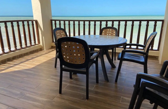 Beautiful Apartment in Front of the Sea/Weekly and monthly discounts available!