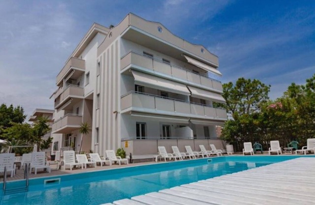 Herrliche Wohnung mit W-LAN, Pool, Klimaanlage, TV, Balkon, Haustiere erlaubt und Parkplatz