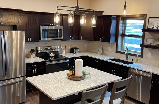 Beautiful Apartment Located Downtown Dells!