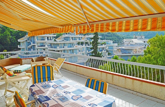 Schöne Wohnung 150 Meter vom Meer entfernt mit einer großen Terrasse mit Blick auf das Meer für 8