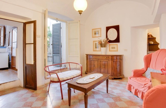 Schöne Wohnung für 6 Gäste mit Terrasse und Parkplatz
