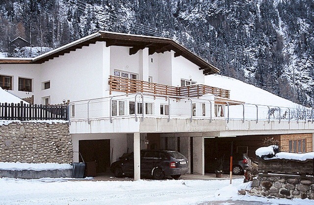 Angenehme Wohnung für 5 Leute mit W-LAN, TV, Balkon und Parkplatz