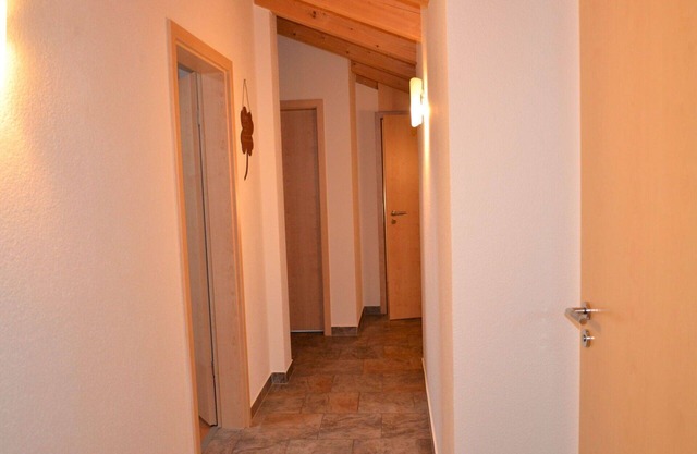 Schöne Wohnung in einem Ferienhaus mit W-LAN, TV, Balkon, Haustiere erlaubt und Parkplatz