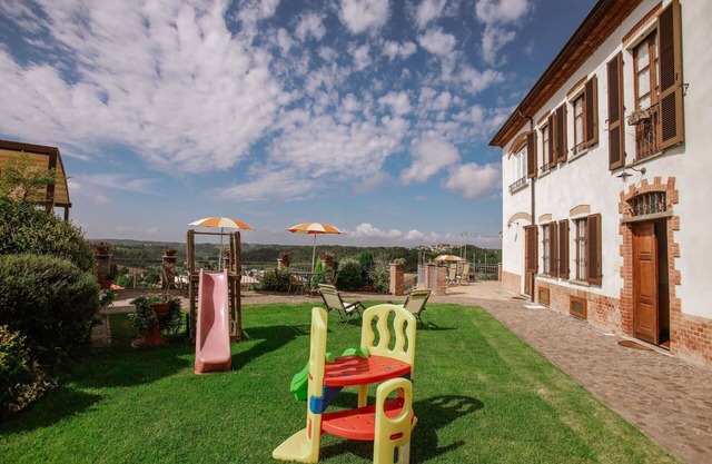 Schöne Wohnung mit Pool, W-LAN, Klimaanlage, TV, Innenhof, Haustiere erlaubt und Parkplatz