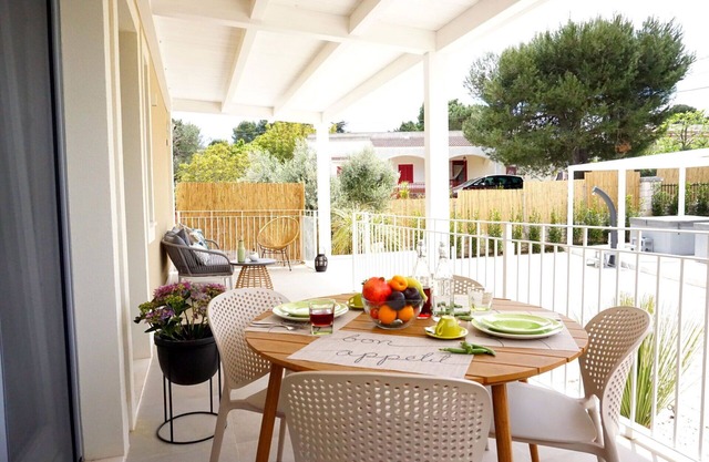 Wohnung in einem Ferienhaus mit Whirlpool, Klimaanlage, W-LAN, TV, Veranda, bei Alberobello