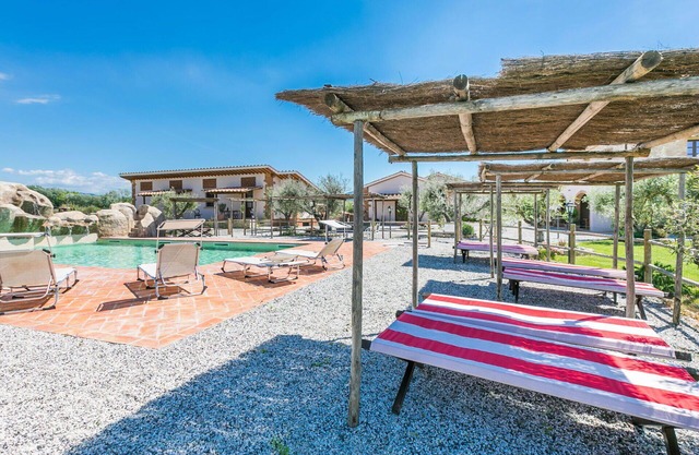 Herrliche Wohnung mit Pool, W-LAN, Klimaanlage, Terrasse, Haustiere erlaubt und Parkplatz
