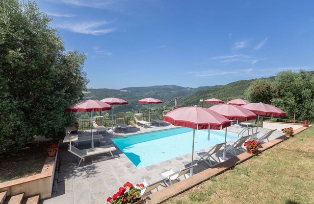 Angenehme Wohnung mit Pool, W-LAN, TV, Haustiere erlaubt, Panoramablick und Parkplatz