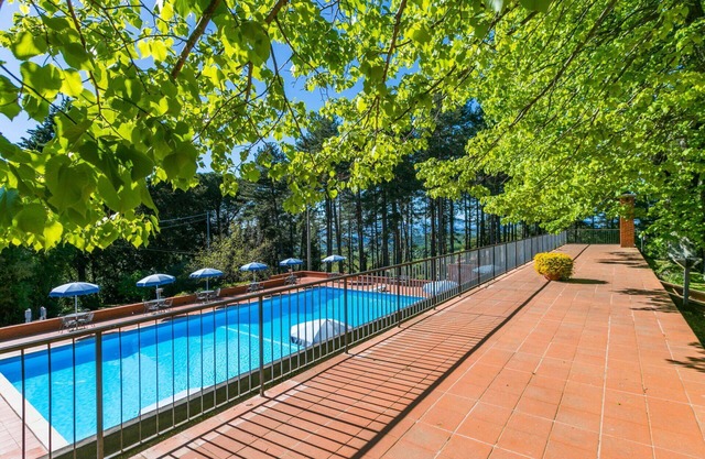 Gemütliche Wohnung in einem Ferienhaus mit Pool, W-LAN, TV, Terrasse, Panoramablick, Parkplatz