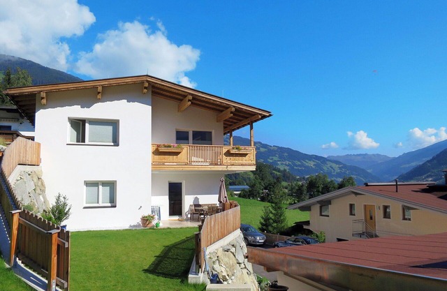 Schöne Wohnung für 8 Leute mit W-LAN, TV, Terrasse und Parkplatz