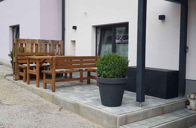 Gemütliche Wohnung für 4 Leute mit W-LAN, TV, Innenhof und Parkplatz