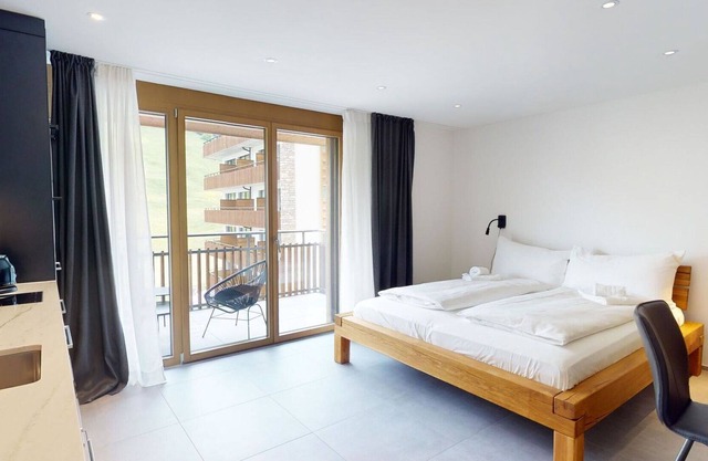 Beautiful apartment for 2 guests with TV, balcony and parking