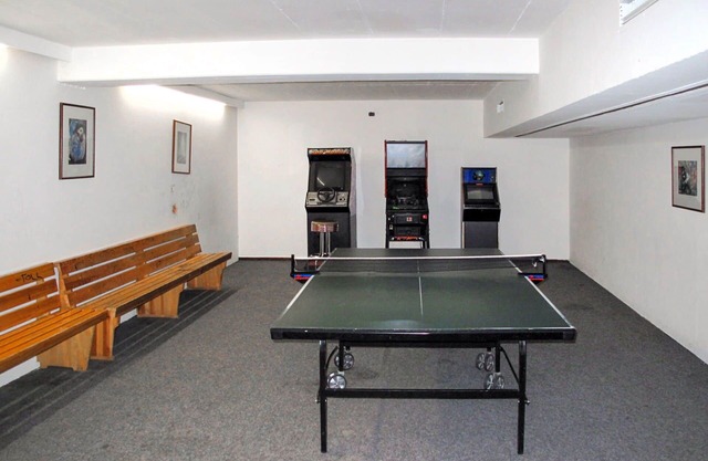 Angenehme Wohnung in einem Ferienhaus mit Pool, TV, Terrasse, Haustiere erlaubt und Parkplatz