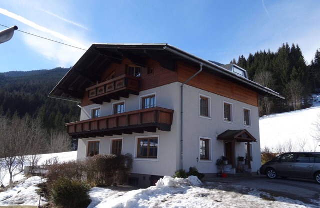 Angenehme Wohnung für 6 Personen mit TV, Balkon und Parkplatz