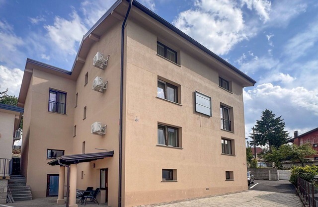 Schöne Wohnung für 3 Leute mit W-LAN, TV, Terrasse und Parkplatz