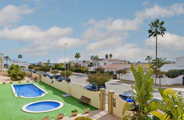 Angenehme Wohnung mit Klimaanlage, Pool, W-LAN, TV, Terrasse, Haustiere erlaubt und Parkplatz