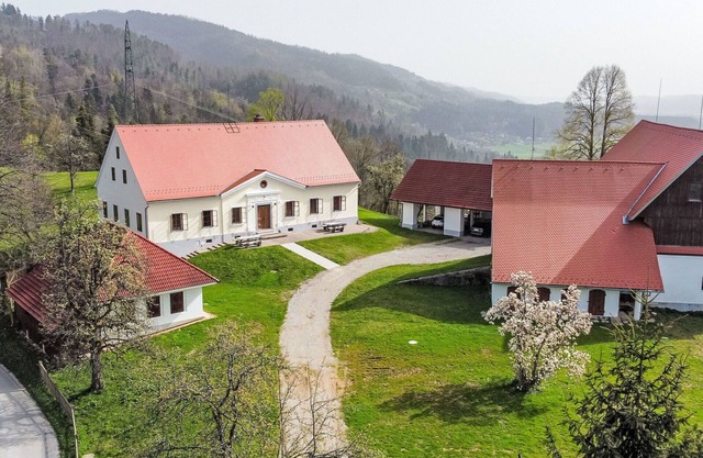 Herrliche Wohnung für 3 Personen mit W-LAN, Pool, TV und Parkplatz