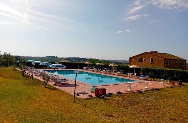 Gemütliche Wohnung für 4 Gäste mit W-LAN, Pool, Haustiere erlaubt und Parkplatz