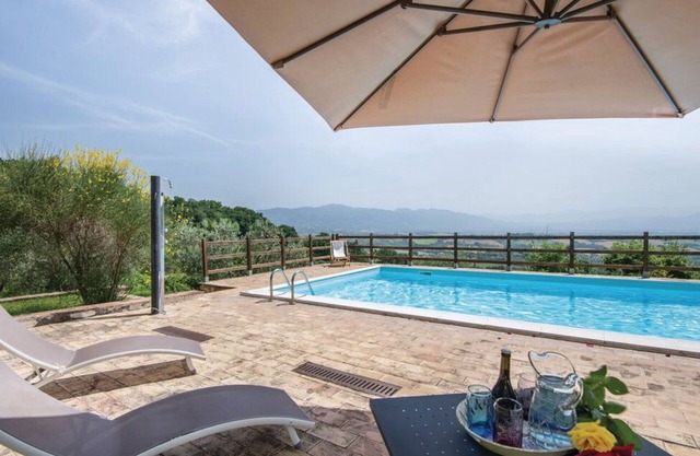Gemütliche Wohnung für 4 Leute mit Pool, W-LAN, Klimaanlage, TV, Terrasse und Parkplatz