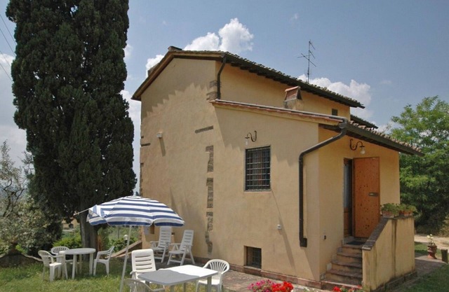 Gemütliche Wohnung für 4 Personen mit Pool, W-LAN, TV und Parkplatz, bei Florenz