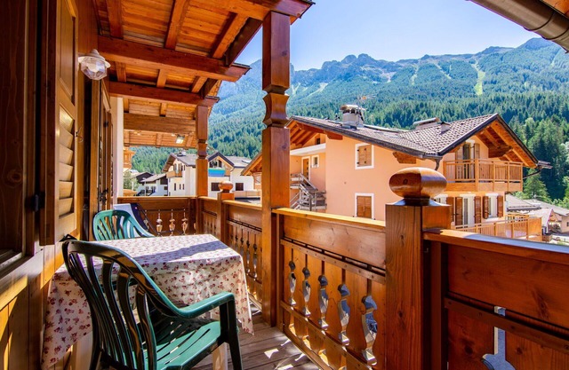 Schöne Wohnung für 8 Personen mit W-LAN, TV, Balkon und Parkplatz
