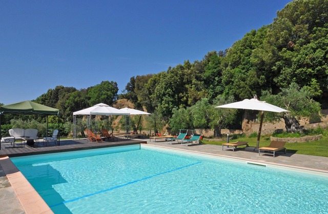 Angenehme Wohnung für 2 Leute mit Pool, TV und Parkplatz