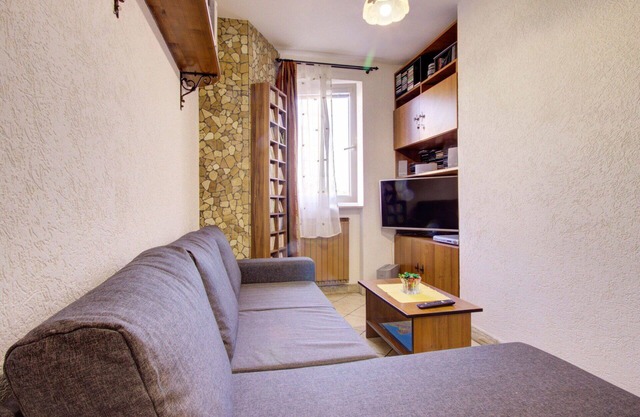 Schöne Wohnung für 4 Leute mit Klimaanlage, W-LAN, TV, Innenhof und Parkplatz