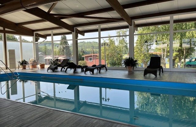 Gemütliche Wohnung in einem Ferienhaus mit Pool, W-LAN, TV, Terrasse, Haustiere erlaubt, Parkplatz