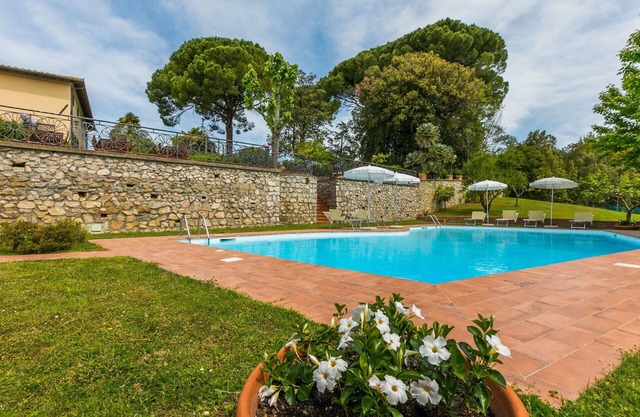 Wohnung in einem Ferienhaus mit W-LAN, privatem Pool, Terrasse, Haustiere erlaubt, Parkplatz