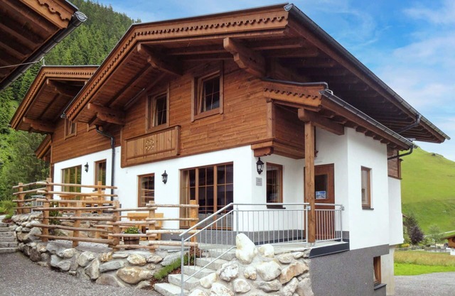 Angenehme Wohnung in einem Ferienhaus für 9 Leute mit W-LAN, TV, Terrasse und Parkplatz