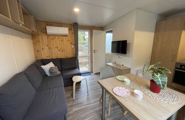 Gemütliche Wohnung in einem Ferienhaus mit W-LAN, Klimaanlage, TV, Terrasse und Parkplatz