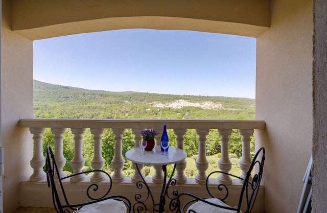 Wohnung in einem Ferienhaus mit W-LAN, TV, Balkon, Haustiere erlaubt, Panoramablick, Parkplatz