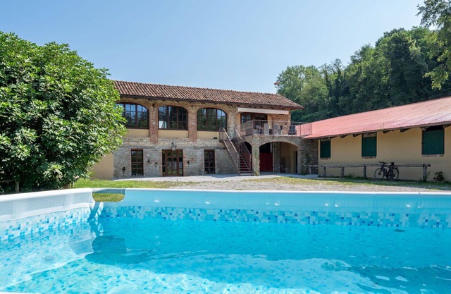 Gemütliche Wohnung in einem Ferienhaus mit Pool, W-LAN, TV, Terrasse, Panoramablick, Parkplatz
