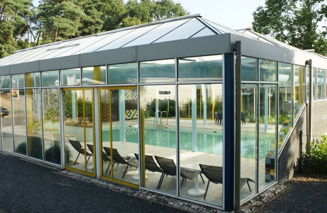 Herrliche Wohnung in einem Ferienhaus für 4 Personen mit W-LAN, Pool, TV, Terrasse und Parkplatz