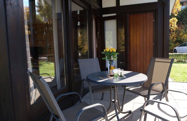 Schöne Wohnung in einem Ferienhaus für 4 Personen mit Pool, TV, Terrasse und Parkplatz