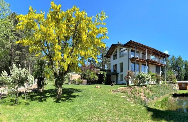 Beautiful apartment with glass front and mountain panorama - near Bozen