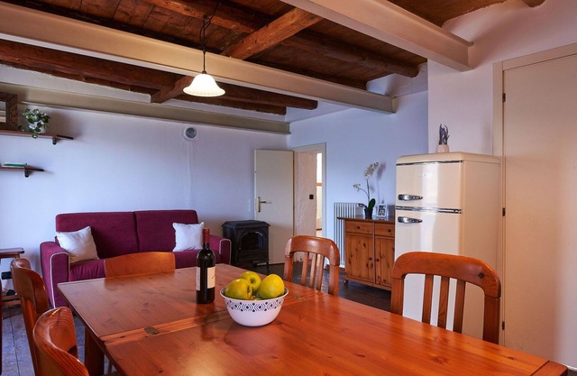 Schöne Wohnung in einem Ferienhaus mit W-LAN, TV, Innenhof, Haustiere erlaubt und Parkplatz