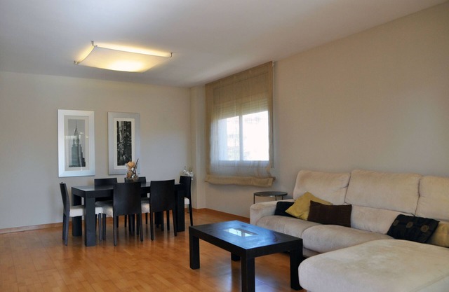 SCHÖNE WOHNUNG MIT GROSSER TERRASSE IN SALOU
