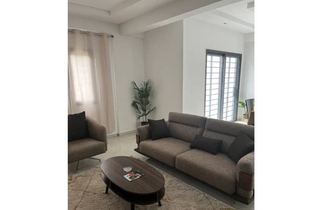Beautiful appartment in safe neighborhood at Abidjan-5 minutes by walk to shops.