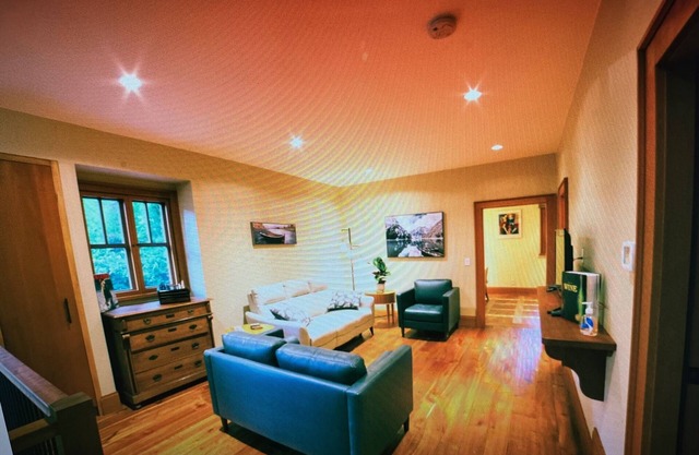 beautiful appointed suite on the chilliwack river valley hobby Farm