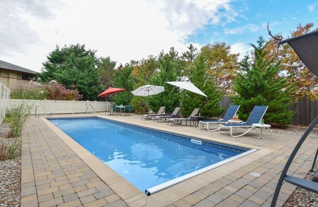 Beautiful backyard, pool, deeded beach rights!