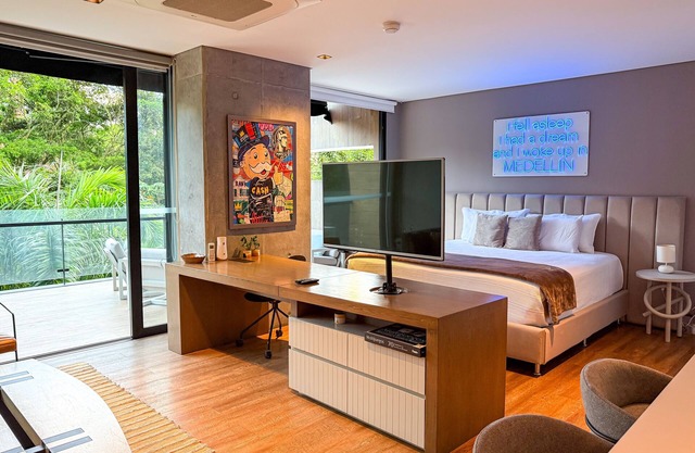 Beautiful Balcony Apartment with A/C in El Poblado!