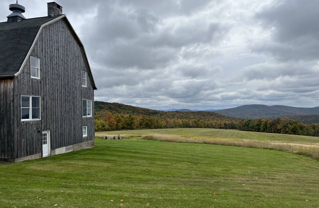 Beautiful Barn Estate: 5 bdrms 5 bathrooms, fireplaces, views & more