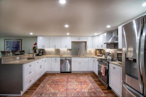 Beautiful Basement Apt W Private Back Patio