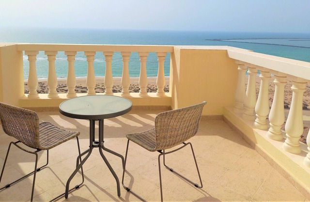 Amazing Stay with sea view at Al Hamra Village