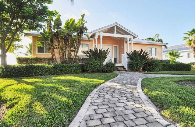 Beautiful Beach Front Villa in Resort World Bimini Bahamas