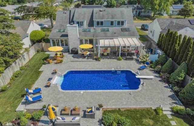 Beautiful beach home with 2 king suites, swimming pool, fire pit. sleeps 8-10