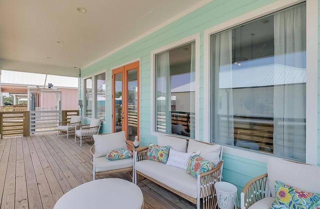 Beautiful Beach Home- Cajun Paradise -10 guest