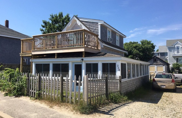Wunderschönes Strandhaus mit Gästehaus am White Horse Beach mit atemberaubendem Meerblick